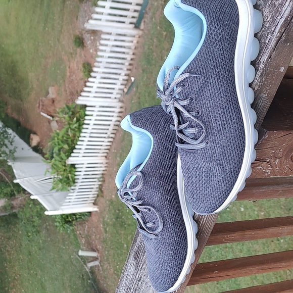 Avia Running Shoes - Picture 4 of 10